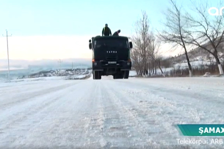 Şamaxıya yağan qar sürücülərə çətin anlar yaşatdı