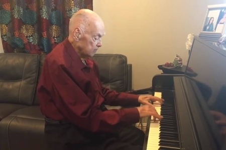 Тело народного артиста Чингиза Садыхова доставлено в Баку