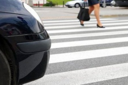 Lənkəranda 25 yaşlı qadını avtomobil vurdu