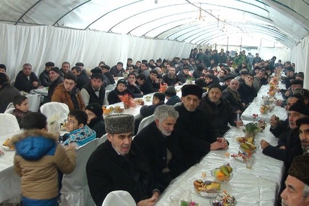 Ehsan qadağasını “qadağan” edən 2 faktor - biznes marağı, ənənə... Ehsan qadağasını “qadağan” edən 2 faktor - biznes marağı, ənənə...