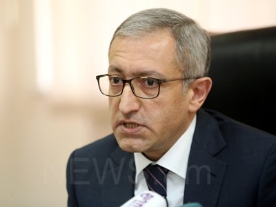 Ermənistan hakimiyyətində böhran-nazir istefa verdi Ermənistan hakimiyyətində böhran-nazir istefa verdi