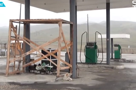 Səkidə maskalılar yanacaqdoldurma məntəqəsinə basqın etdi - VİDEO