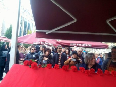 Əhməd Ağaoğlunun nəvəsinin dəfn mərasimi oldu - Foto