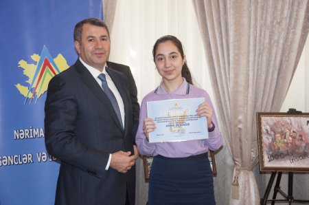 Nərimanov rayonunda “20 yanvar faciəsi xalqımızın qəhrəmanlıq salnaməsidir” mövzusunda inşa-yazı və rəsm müsabiqələrinin qaliblərinin mükafatlandırılma mərasimi keçirilib - FOTOLAR