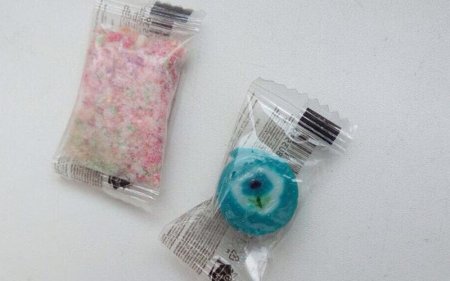 Bakıda məktəbin qarşısında uşaqlara narkotik tərkibli KONFET PAYLANIR – FOTO/VİDEO