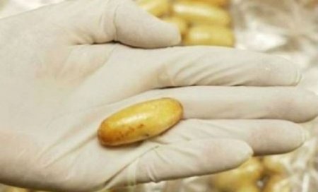 Düz bağırsağından narkotik çıxdı