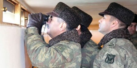 Zakir Həsənov cəbhə xəttində: düşmən mövqelərini izlədi (FOTOLAR)