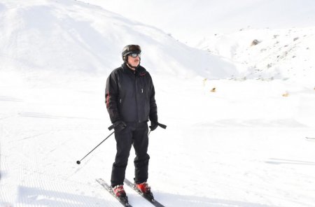 Ильхам Алиев посетил «Шахдаг» и покатался на лыжах - ФОТО