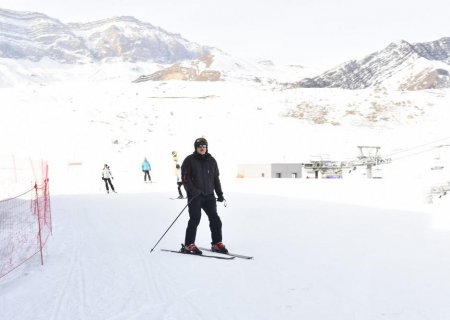 Ильхам Алиев посетил «Шахдаг» и покатался на лыжах - ФОТО