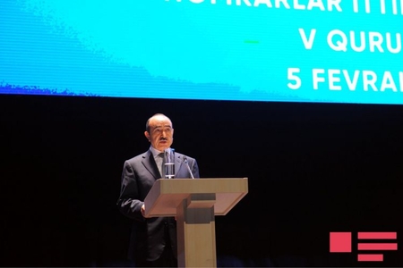 Əli Həsənov həmkarlar ittifaqları işçilərini növbədənkənar prezident seçkilərində İlham Əliyevin namizədliyini dəstəkləməyə çağırıb