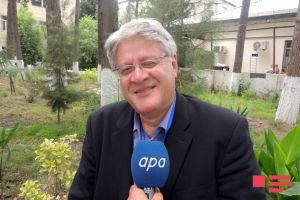 Stefan Şennak: Stefan Şennak: