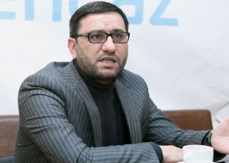 İlahiyyatçı Hacı Şahin ilk dəfə belə qarşılandı: İnsanlar sıraya durdu – VİDEO