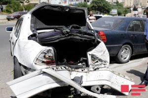 В Баку в результате цепной аварии погибли 2 человека В Баку в результате цепной аварии погибли 2 человека