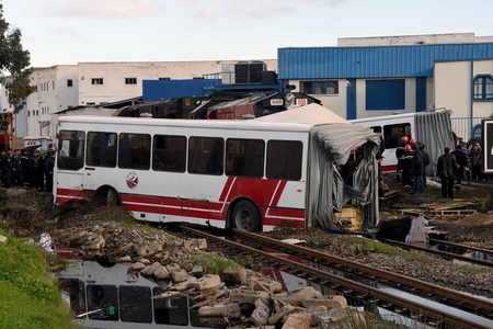Rusiyada avtobus qatarla toqquşdu