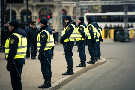 Polis Eldar Mahmudovun pullarını offşorlara ötürən bank barədə təhqiqata başladı Polis Eldar Mahmudovun pullarını offşorlara ötürən bank barədə təhqiqata başladı
