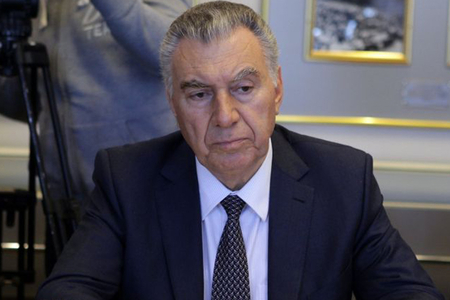 Əli Həsənovun nəvəsi Sumqayıtda yaşıllığı məhv edir Əli Həsənovun nəvəsi Sumqayıtda yaşıllığı məhv edir