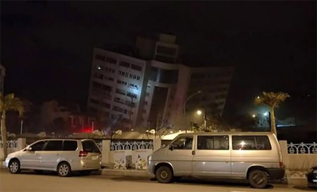 Tayvanda şiddətli zəlzələ — Otel çökdü, dağıntılar altında qalanlar var