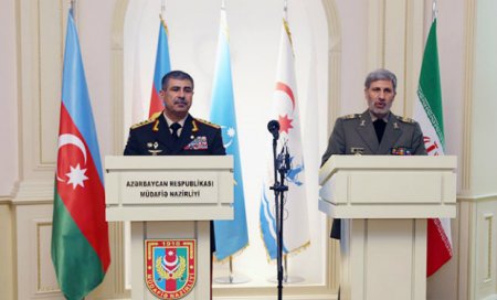 Azərbaycan və İranın müdafiə nazirləri görüşüb