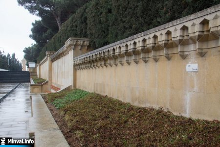 Evi məzar olan şəhidlərin həyatı təhlükə ilə üz-üzə qalıb – Sürüşmə Şəhidlər Xiyabanının qapısına dayanıb – FOTOLAR