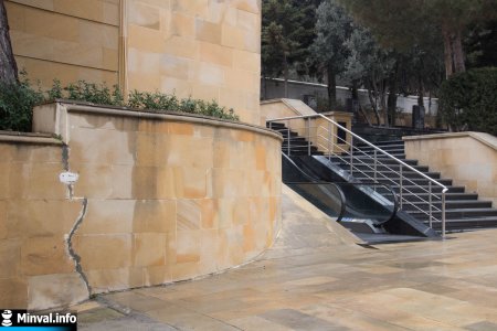 Evi məzar olan şəhidlərin həyatı təhlükə ilə üz-üzə qalıb – Sürüşmə Şəhidlər Xiyabanının qapısına dayanıb – FOTOLAR