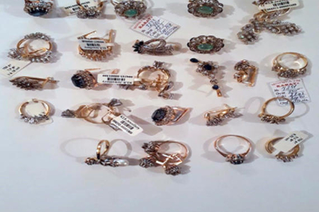 Azərbaycanın qızıl-gümüş bazarında qiymətlər cüzi ucuzlaşdı Azərbaycanın qızıl-gümüş bazarında qiymətlər cüzi ucuzlaşdı