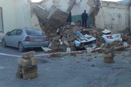 Binəqədidə bina uçdu, maşınlar dağıntılar altında qaldı - foto