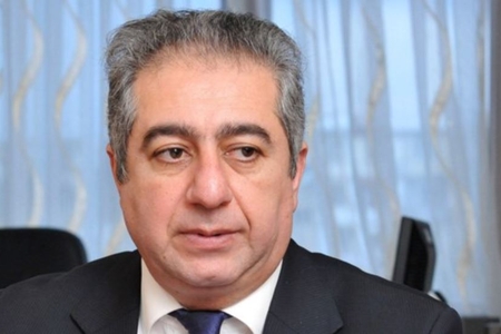 Qubad İbadoğlu siyasətdəki söyüş, təhqir ritorikasından yazdı: 