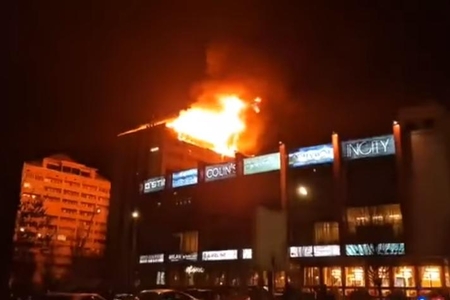 Qroznıda dəhşət: 12 mərtəbəli bina yanır