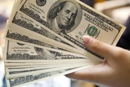 Bakıda bankda saxta dollar xırdalamaq istəyən şəxs saxlanılıb Bakıda bankda saxta dollar xırdalamaq istəyən şəxs saxlanılıb