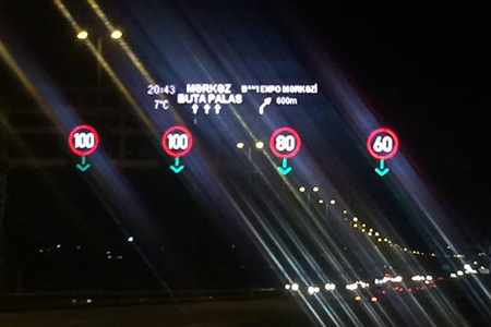 Bakının əsas prospektlərində güclü küləklə əlaqədar sürət həddi endirilib