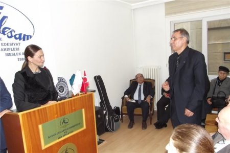 Qənirə Paşayeva Ankarada İLESAM-da məruzə ilə çıxış edib və Türk aydınlarına çağırış edib