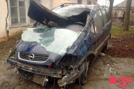 Xaçmazda avtomobil aşıb, iki nəfər xəsarət alıb