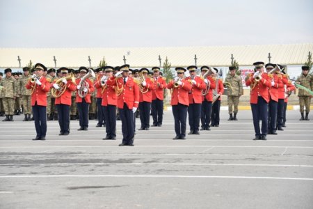 Nəsimi rayon ictimaiyyətinin nümayəndələri cəbhə bölgəsində xidmət edən əsgərlərlə Novruz bayramını qeyd etdilər - FOTOLAR