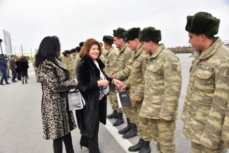 Nəsimi rayon ictimaiyyətinin nümayəndələri cəbhə bölgəsində xidmət edən əsgərlərlə Novruz bayramını qeyd etdilər - FOTOLAR