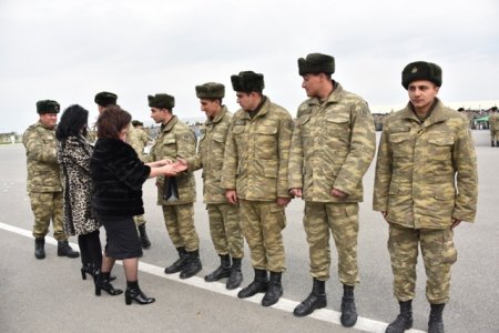 Nəsimi rayon ictimaiyyətinin nümayəndələri cəbhə bölgəsində xidmət edən əsgərlərlə Novruz bayramını qeyd etdilər - FOTOLAR