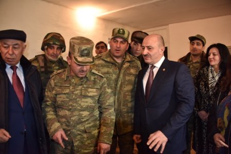 Nəsimi rayon ictimaiyyətinin nümayəndələri cəbhə bölgəsində xidmət edən əsgərlərlə Novruz bayramını qeyd etdilər - FOTOLAR