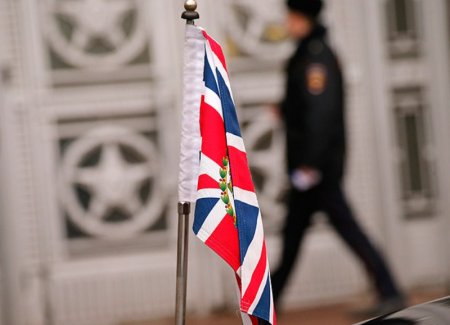 Rusiyanın “arzuolunmaz şəxs” elan etdiyi britaniyalı diplomatlar ölkədən çıxarıldı