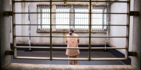 Qocaların pulsuzluq və depressiya ilə qeyri-adi mübarizəsi