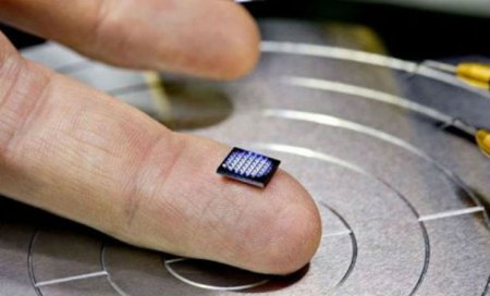 “İBM” dünyanın ən kiçik kompüterini təqdim etdi — VİDEO