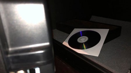 Trampı biabır edəcək CD (FOTO)