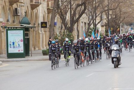 Mədət Quliyev Bakı küçələrində velosiped sürdü- FOTOLAR
