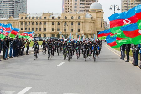 Mədət Quliyev Bakı küçələrində velosiped sürdü- FOTOLAR