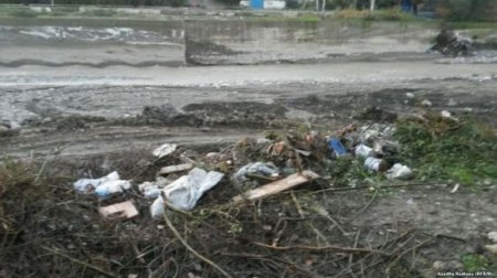 Ağsuçay məcrasını niyə dəyişib? - "Kim səsini çıxarırsa, hədələyib susdururlar"