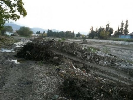 Ağsuçay məcrasını niyə dəyişib? - "Kim səsini çıxarırsa, hədələyib susdururlar"
