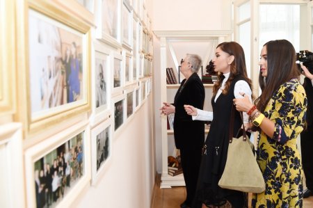 Mehriban Əliyeva qızı ilə İçərişəhərdə açılışda (FOTOLAR)