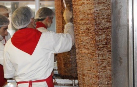 Azərbaycandakı dönərxanalarla bağlı şok açıqlama – “Ölmüş insan əti vururlar”