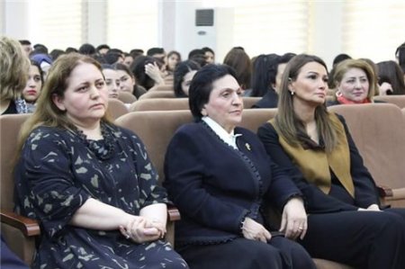 Qənirə Paşayeva Bakı Slavyan Universitetində 31 Mart soyqırımı ilə bağlı çıxış edib 