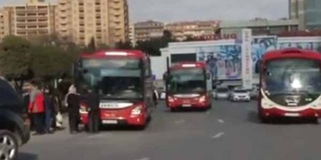 Dayanacaq marşrut xətti üzərinə yox, avtobus keçməyən əraziyə qoyulub (VİDEO)