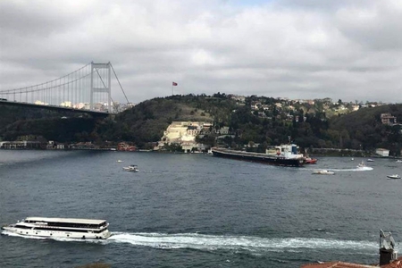 İstanbul boğazında gəmilərin hərəkəti dayandırılıb İstanbul boğazında gəmilərin hərəkəti dayandırılıb