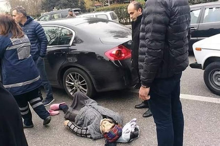 Bakıda daha bir süpürgəçi qadını maşın vurdu - FOTO